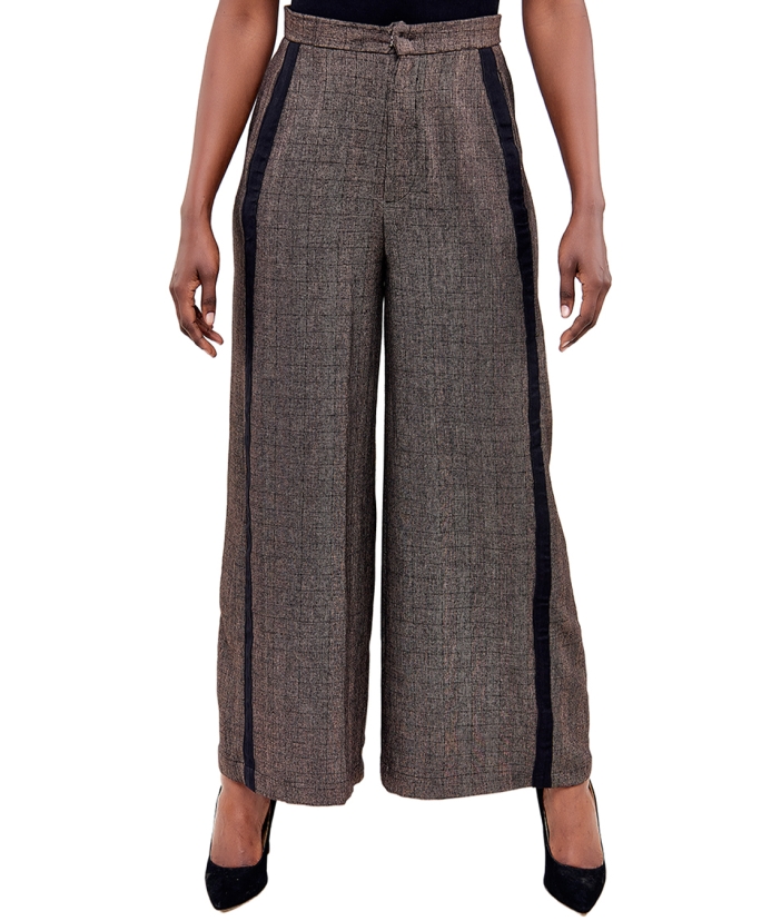 Wide-legged pants 
